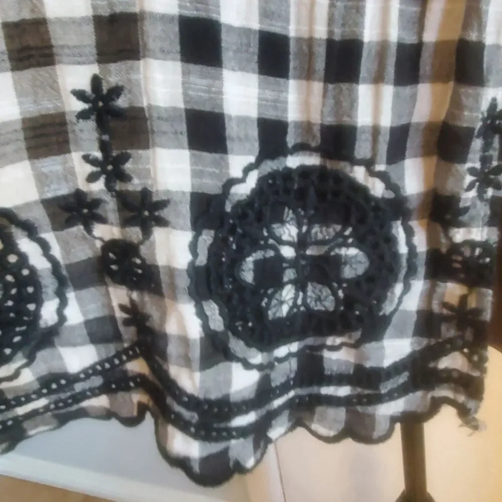 Talbots Women's Cotton Gingham Embroidered floral Scarf Scalloped Hem Cottage